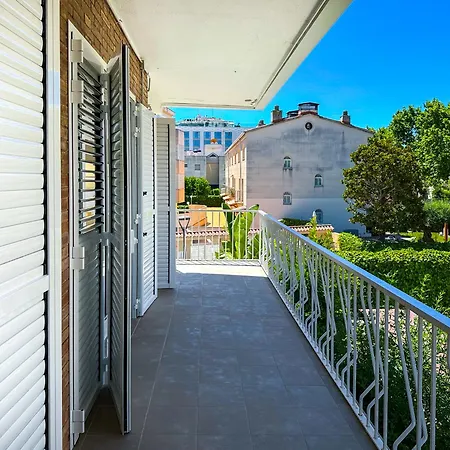 The Luxor By Hello Homes